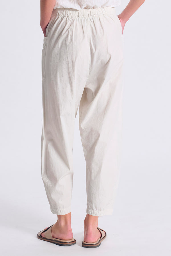 Pantalone taglio ergonomico in tela di cotone con elastico dietro | 1017.CFDTRCN232.01