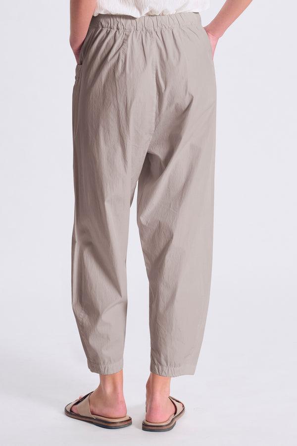 Pantalone taglio ergonomico in tela di cotone con elastico dietro | 1017.CFDTRCN232.21