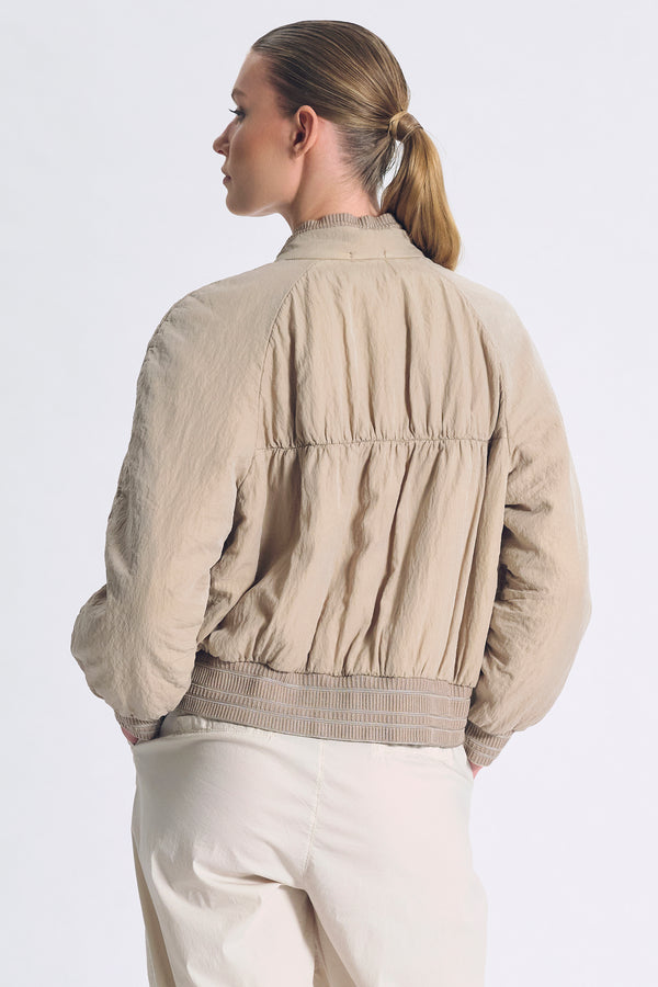 Blouson rembourré en soie mélangée avec applications en maille et fronces sur le devant et au dos | 1017.CFDTRCV318.02