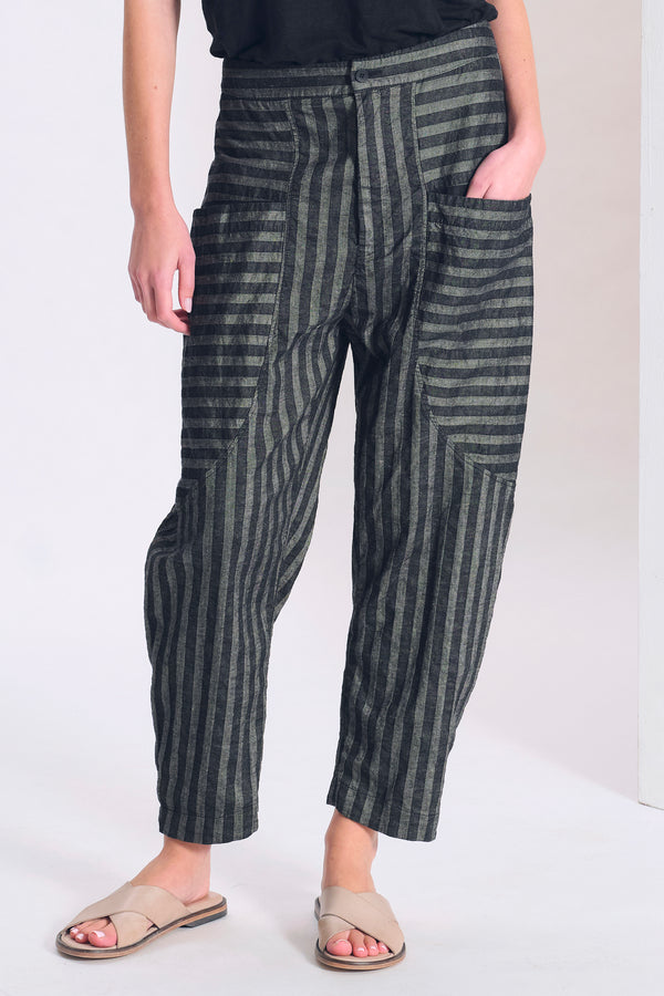 Pantalone ampio cavallo basso in cotone e lino stretch a righe con grandi tasche a toppa sul davanti | 1017.CFDTRCX332.10