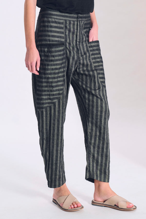 Pantalone ampio cavallo basso in cotone e lino stretch a righe con grandi tasche a toppa sul davanti | 1017.CFDTRCX332.10