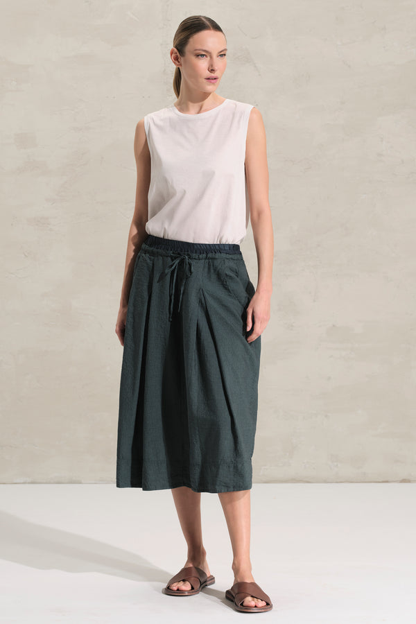 Gonna svasata lunghezza al ginocchio e cintura elastica con coulisse in lino e cupro rigato | 1018.CFDTRDA107.25
