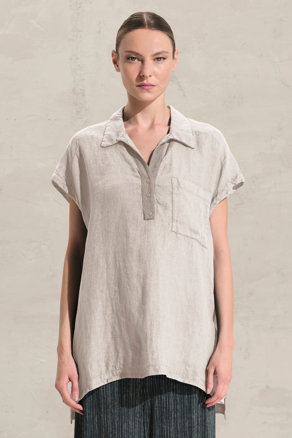Oversize-Bluse im Polo-Stil mit Flügelärmeln aus Leinen mit Einsätzen aus Viskose-Voile | 1018.CFDTRDB112.02