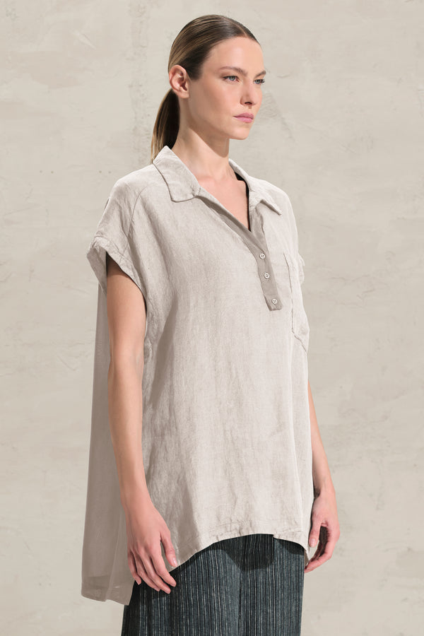 Oversize-Bluse im Polo-Stil mit Flügelärmeln aus Leinen mit Einsätzen aus Viskose-Voile | 1018.CFDTRDB112.02