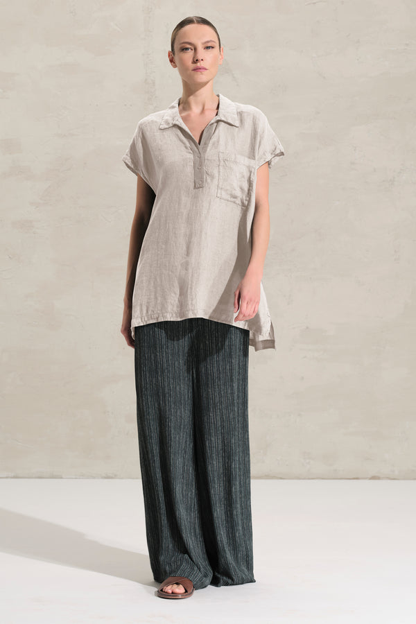 Oversize-Bluse im Polo-Stil mit Flügelärmeln aus Leinen mit Einsätzen aus Viskose-Voile | 1018.CFDTRDB112.02