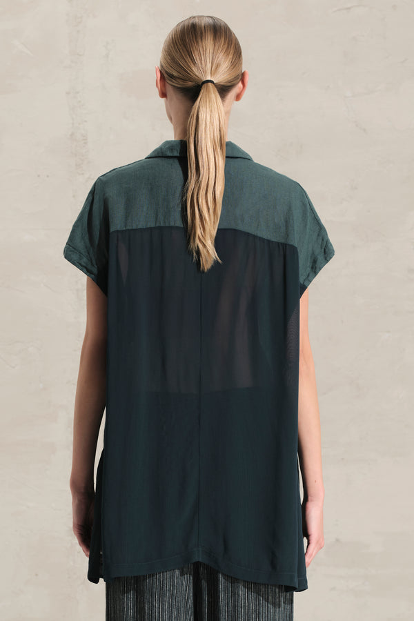 Oversize-Bluse im Polo-Stil mit Flügelärmeln aus Leinen mit Einsätzen aus Viskose-Voile | 1018.CFDTRDB112.25