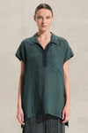 Oversize-Bluse im Polo-Stil mit Flügelärmeln aus Leinen mit Einsätzen aus Viskose-Voile | 1018.CFDTRDB112.25