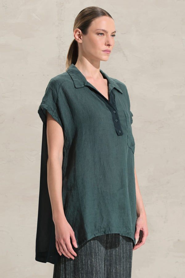 Oversize-Bluse im Polo-Stil mit Flügelärmeln aus Leinen mit Einsätzen aus Viskose-Voile | 1018.CFDTRDB112.25