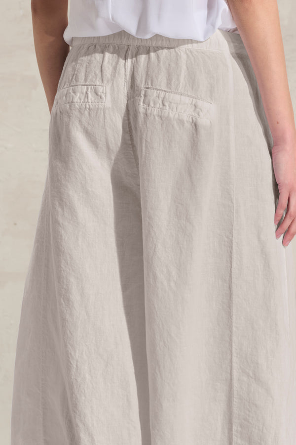 Pantalone cropped gamba larga in lino con pieghe sul fondo. elastico in cintura dietro | 1018.CFDTRDB114.02