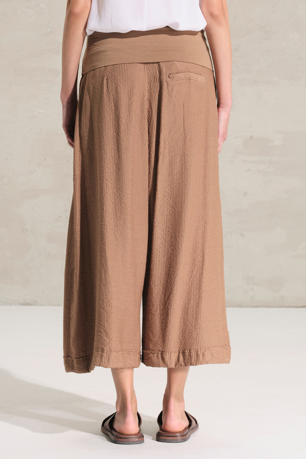 Pantalone cavallo basso in viscosa e seta a righe goffrata. baschina in jersey in vita | 1018.CFDTRDF153.27