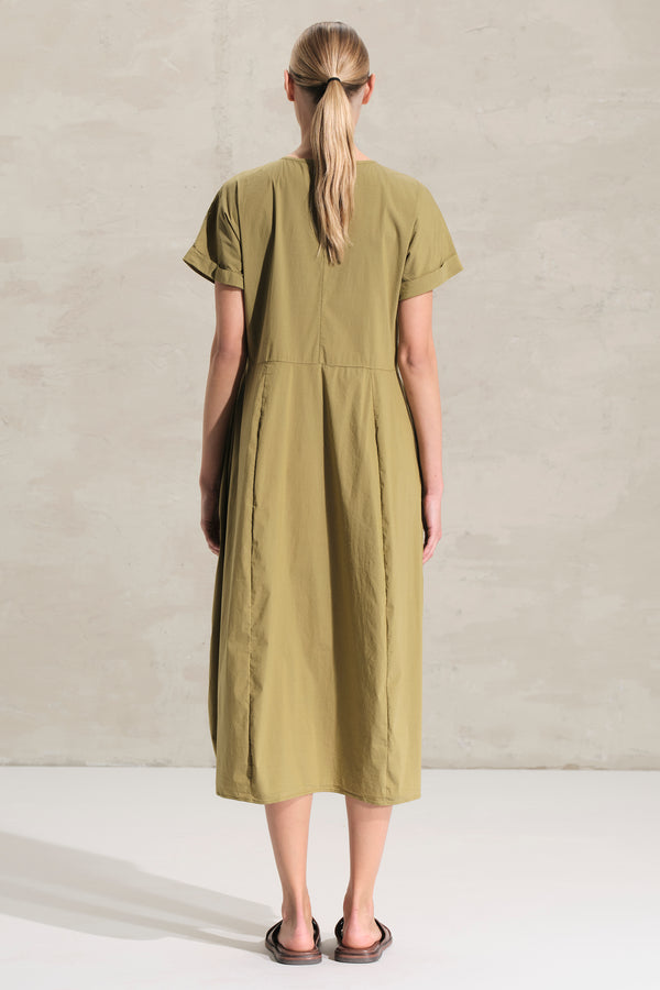 Kleid mit V-Ausschnitt, überknielang mit Zuschnitt mit hoher Taillierung aus Baumwoll-Stretch | 1018.CFDTRDM223.03
