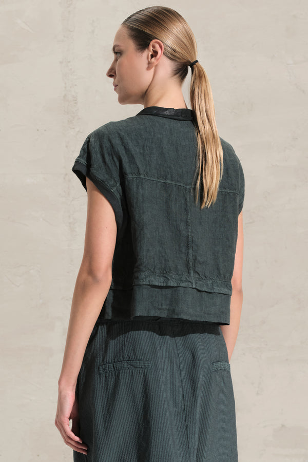 Kurzjacke mit Flügelärmeln aus Lammleder mit Leinen- und Strickeinsätzen | 1018.CFDTRDS281.25