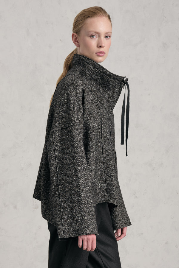 Ausgestellte Oversize-Wendejacke, Doubleface, aus Wolle mit Fischgratmuster auf der Außenseite und Innenseite unifarben | 1019.CFDTRE10452.310
