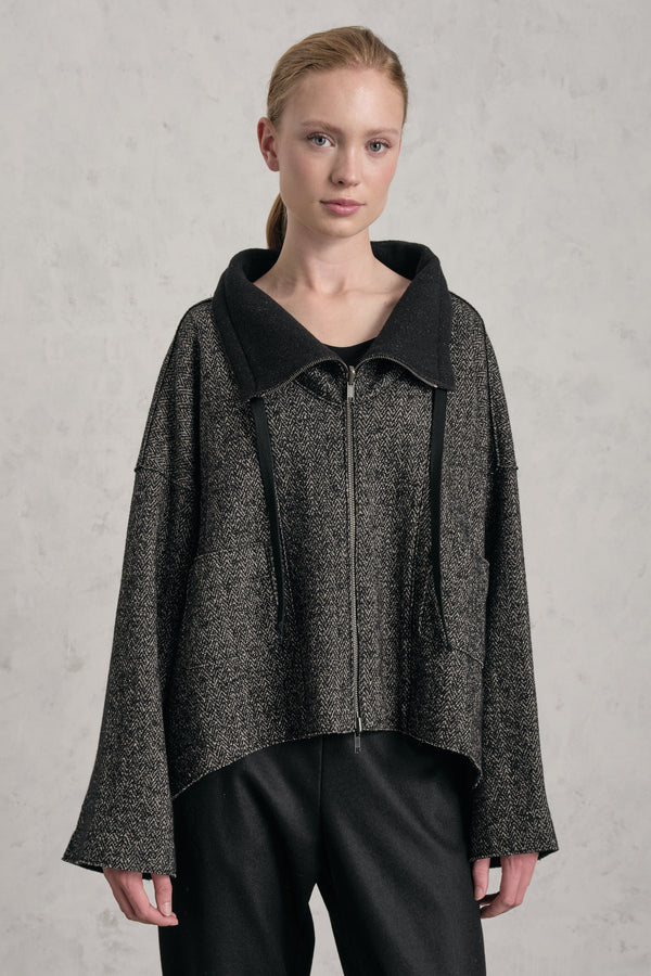 Ausgestellte Oversize-Wendejacke, Doubleface, aus Wolle mit Fischgratmuster auf der Außenseite und Innenseite unifarben | 1019.CFDTRE10452.310