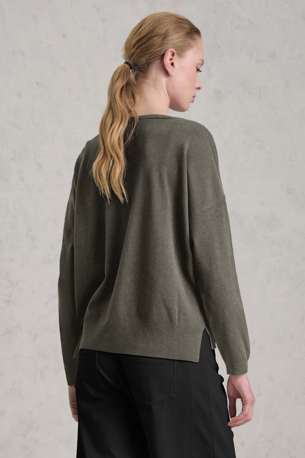 Pull oversize en laine et viscose. Coupe boxy, encolure bateau | 1019.CFDTRE11462.04
