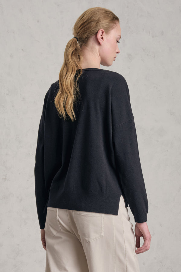 Pull oversize en laine et viscose. Coupe boxy, encolure bateau | 1019.CFDTRE11462.05