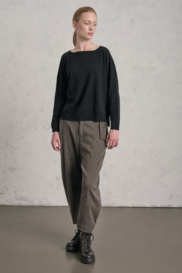 Pull oversize en laine et viscose. Coupe boxy, encolure bateau | 1019.CFDTRE11462.10