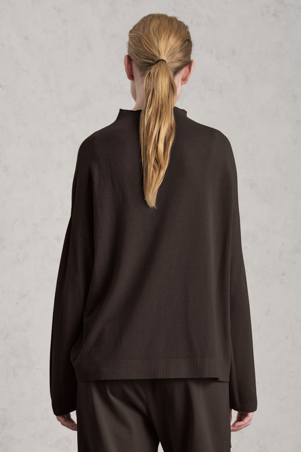 Oversized viscose and wool stretch knit. Boxed shaped and turtleneck | 1019.CFDTRE11463.06