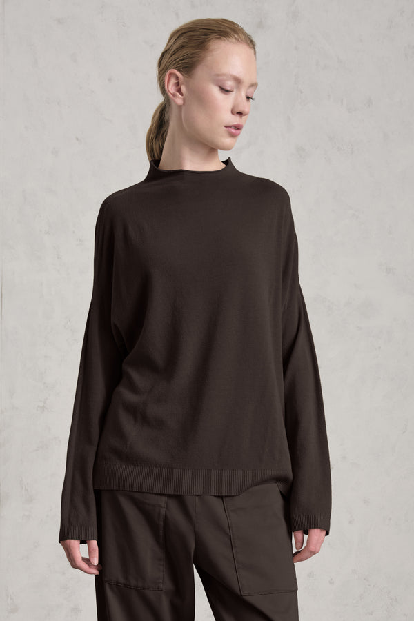 Oversized viscose and wool stretch knit. Boxed shaped and turtleneck | 1019.CFDTRE11463.06