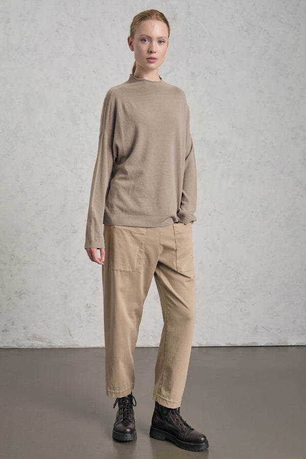 Maglia oversize in viscosa e lana. linea a scatola, collo a vulcano | 1019.CFDTRE11463.31