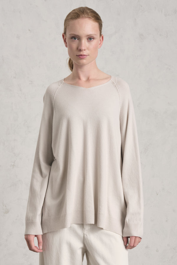Pull oversize à col V en maille de laine et viscose | 1019.CFDTRE11466.01