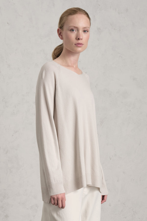 Pull oversize à col V en maille de laine et viscose | 1019.CFDTRE11466.01