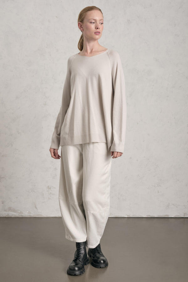 Pull oversize à col V en maille de laine et viscose | 1019.CFDTRE11466.01