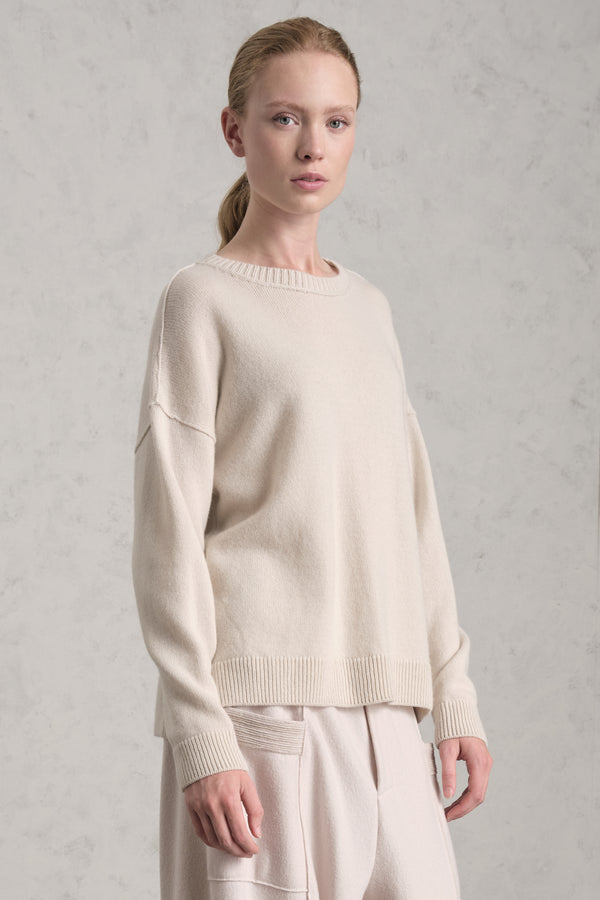Ausgestellter Oversize-Pullover mit Rundhalsausschnitt aus Wolle und Kaschmir | 1019.CFDTRE13480.22