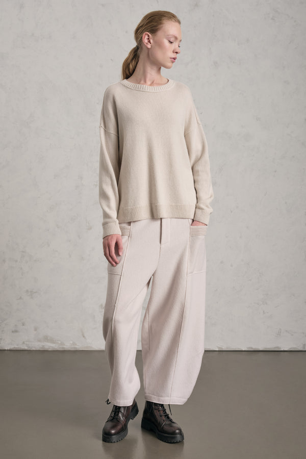 Ausgestellter Oversize-Pullover mit Rundhalsausschnitt aus Wolle und Kaschmir | 1019.CFDTRE13480.22