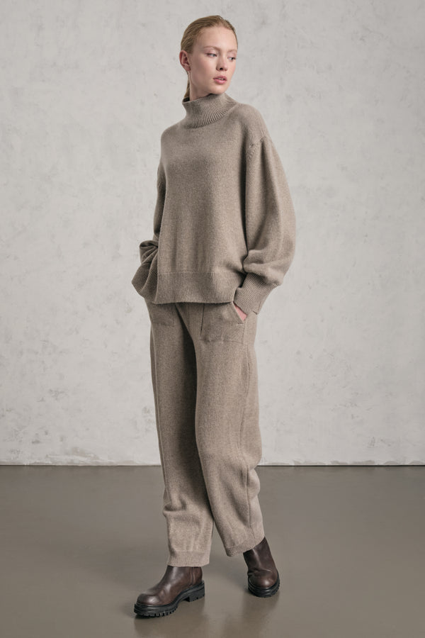 Oversize-Rollkragenpullover aus Wolle und Kaschmir mit Rippstrick-Kragen | 1019.CFDTRE13484.31