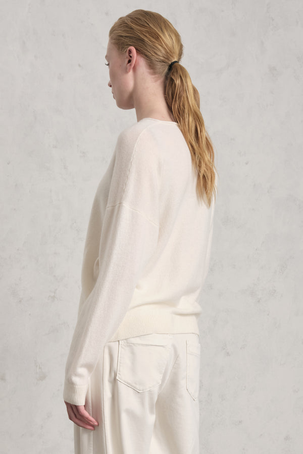 Confort fit V-neck knitted jumper in wool and cashmere | 1019.CFDTRE13485.02