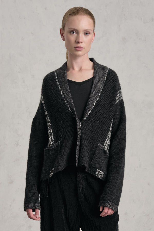 Cardigan mit Schalkragen aus Alpaka-Wollmischung mit kontrastierenden, plattierten Maschen | 1019.CFDTRE15501.10