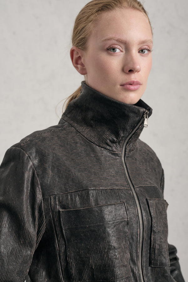 Kurze Lederjacke mit Cut-outs, einem Wolltuch-Futter und Einsätzen aus Rippstrick | 1019.CFDTRE2370.06