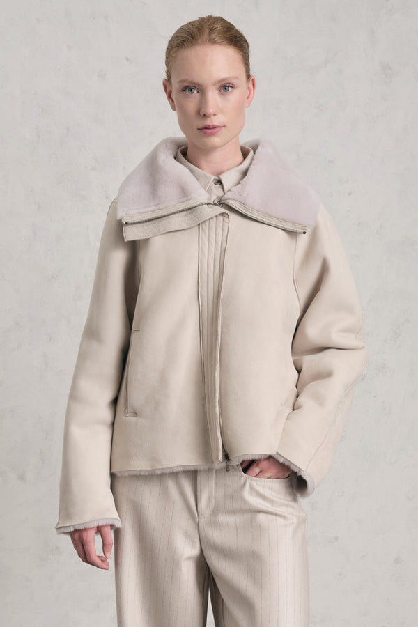 High-necked, comfort fit sheepskin with hidden zip under the flap | 1019.CFDTRE4390.21