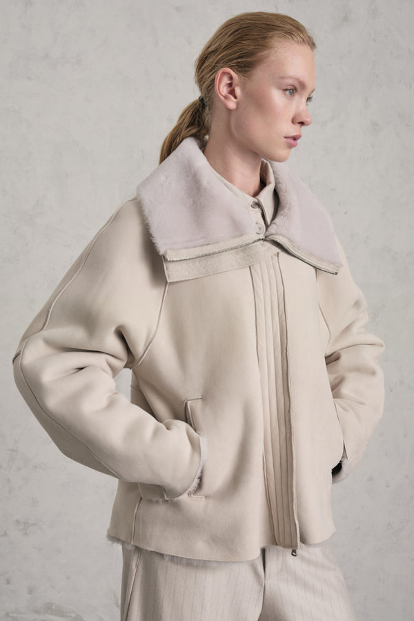 High-necked, comfort fit sheepskin with hidden zip under the flap | 1019.CFDTRE4390.21