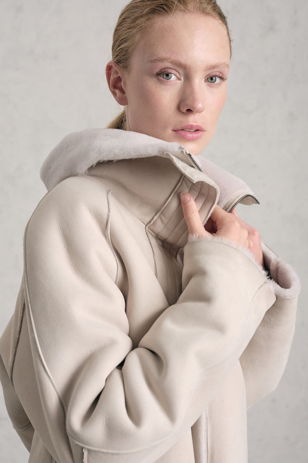 High-necked, comfort fit sheepskin with hidden zip under the flap | 1019.CFDTRE4390.21