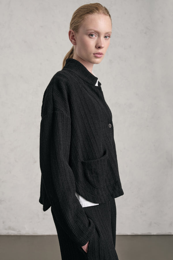 Jacke im Comfort Fit aus Chevron-Wolle mit abgerundetem Saum | 1019.CFDTRE8430.10