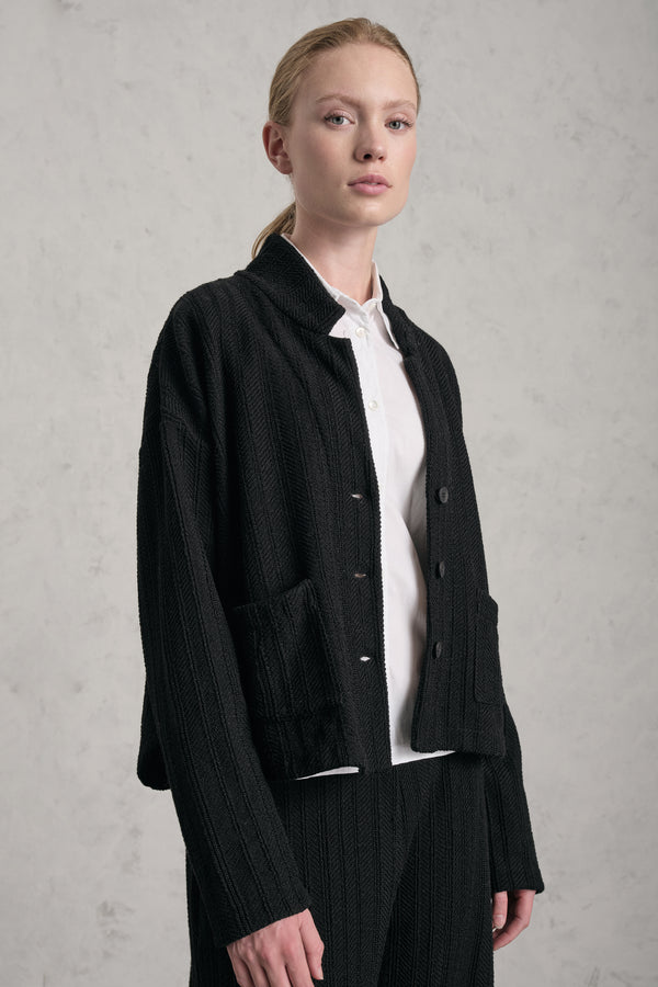 Jacke im Comfort Fit aus Chevron-Wolle mit abgerundetem Saum | 1019.CFDTRE8430.10