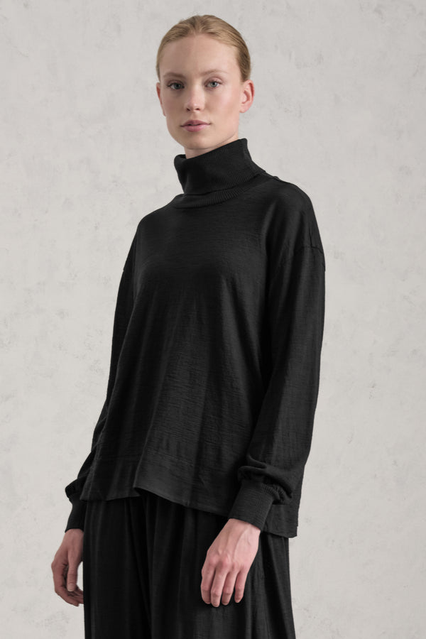 Weit geschnittenes Rollkragen-Shirt aus Wolljersey mit Rippenstruktur | 1019.CFDTREK203.10