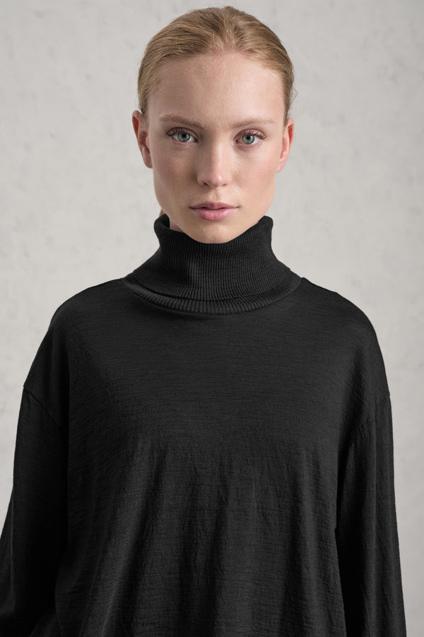 Weit geschnittenes Rollkragen-Shirt aus Wolljersey mit Rippenstruktur | 1019.CFDTREK203.10