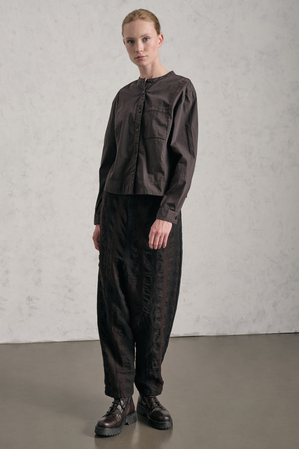 Chemise droite à col Mao en toile légère de coton stretch avec poche sur le côté gauche | 1019.CFDTREM221.06