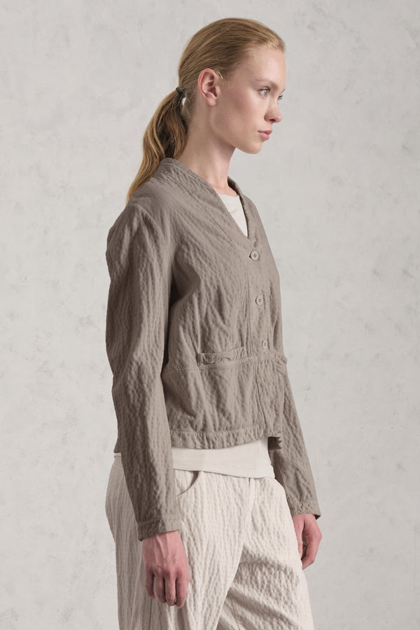 Kurzjacke aus gaufriertem Viskose-Baumwoll-Cordsamt mit Stretchanteil | 1019.CFDTREP250.31