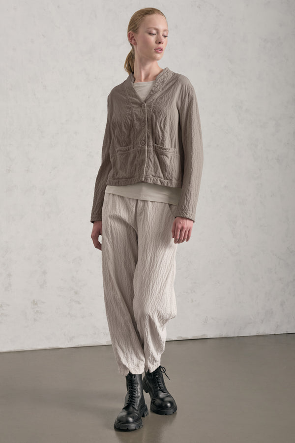 Kurzjacke aus gaufriertem Viskose-Baumwoll-Cordsamt mit Stretchanteil | 1019.CFDTREP250.31