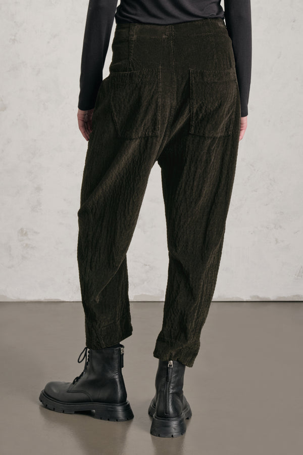 Pantalon coupe confort à jambes arrondies en velours côtelé de viscose et coton stretch gaufré | 1019.CFDTREP253.04