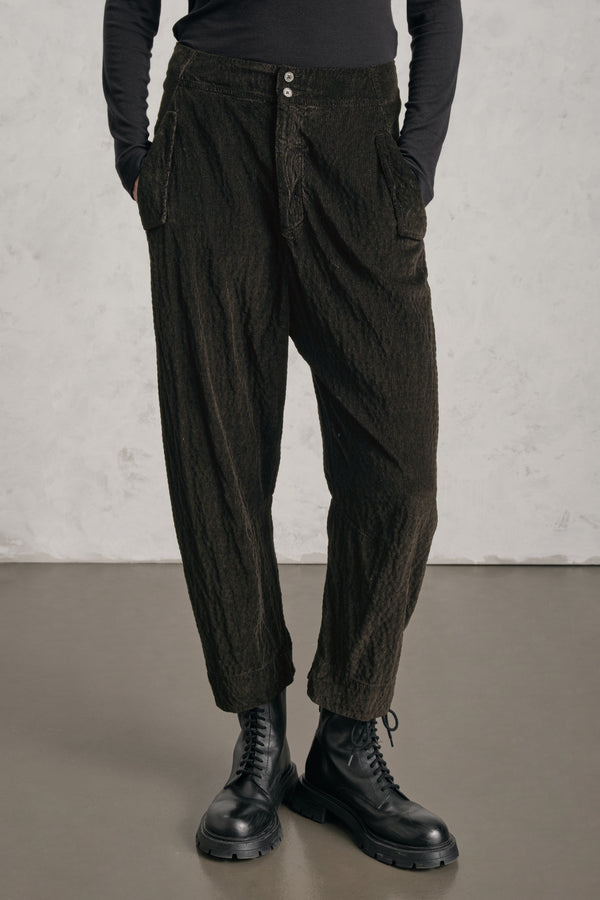 Pantalon coupe confort à jambes arrondies en velours côtelé de viscose et coton stretch gaufré | 1019.CFDTREP253.04