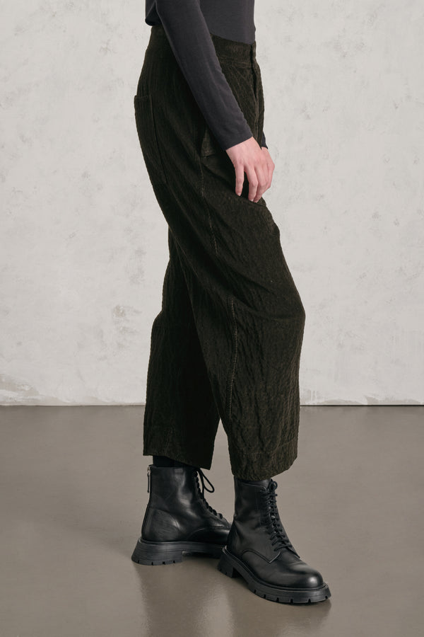 Pantalon coupe confort à jambes arrondies en velours côtelé de viscose et coton stretch gaufré | 1019.CFDTREP253.04