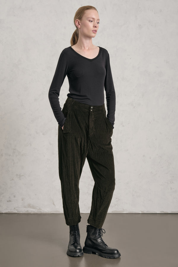 Pantalon coupe confort à jambes arrondies en velours côtelé de viscose et coton stretch gaufré | 1019.CFDTREP253.04