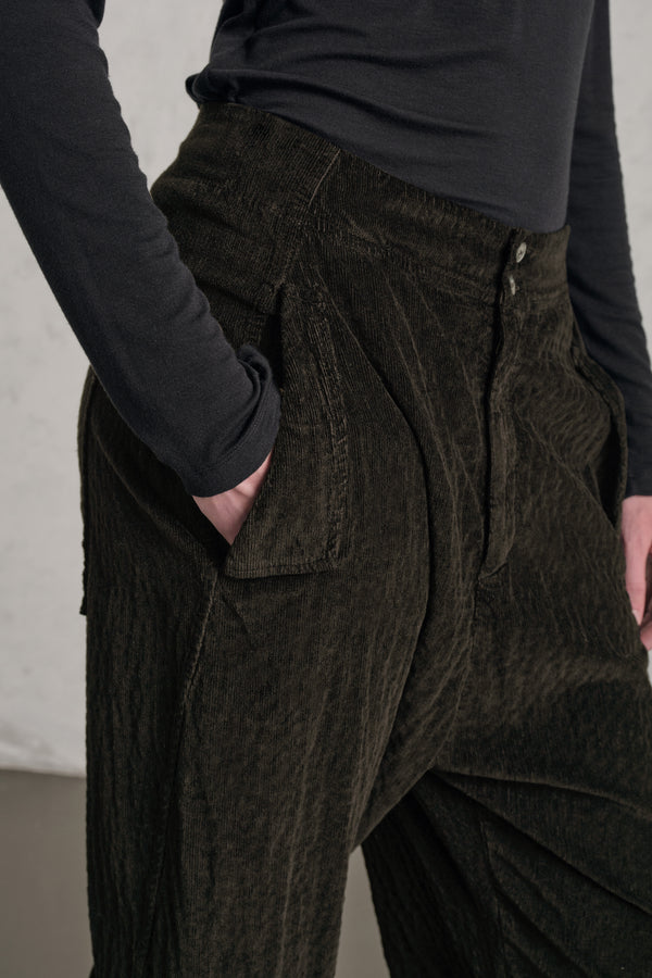 Pantalon coupe confort à jambes arrondies en velours côtelé de viscose et coton stretch gaufré | 1019.CFDTREP253.04