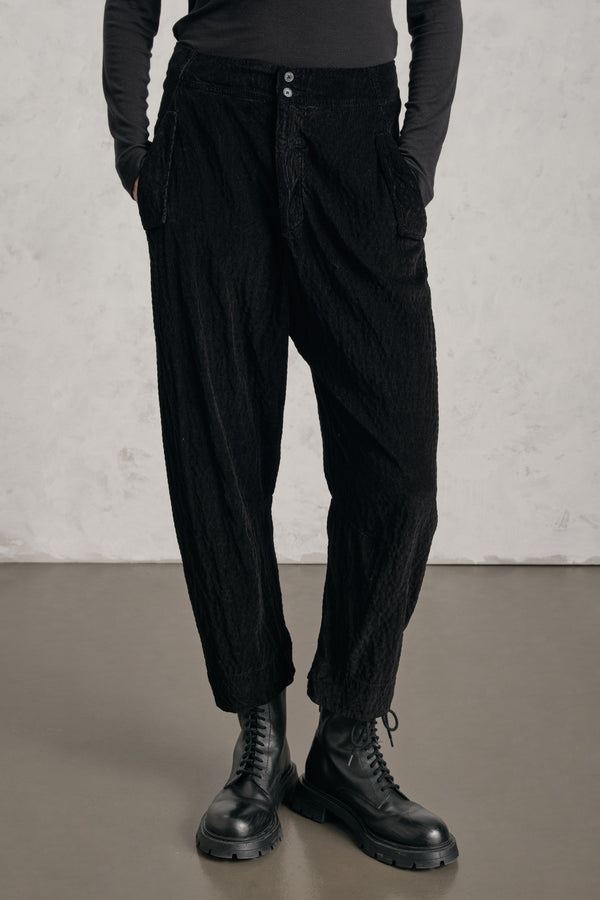 Pantalone comfort fit con gamba arcuata in costina di velluto di viscosa e cotone stretch goffrato | 1019.CFDTREP253.10