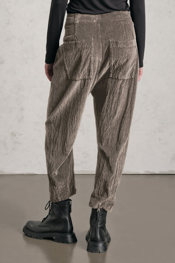 Hose im Comfort Fit mit geschwungenem Beinverlauf aus gaufriertem Viskose-Baumwoll-Cordsamt mit Stretchanteil | 1019.CFDTREP253.31